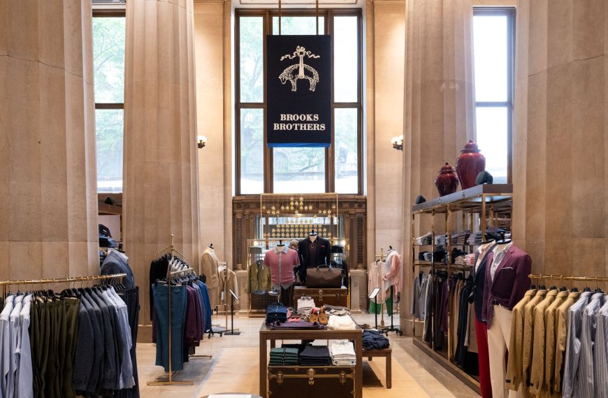 Estilo Americano: Cómo Brooks Brothers Reinventa la Sastrería Clásica