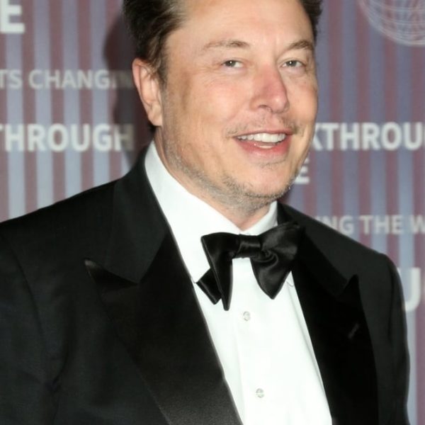La Inspiradora Historia de Elon Musk: Emprendimiento Moderno
