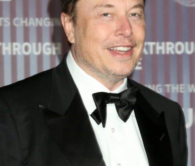 La Inspiradora Historia de Elon Musk: Emprendimiento Moderno