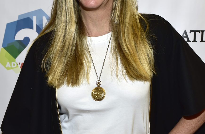 Sara Blakely: Una Inspiradora Historia de Emprendimiento