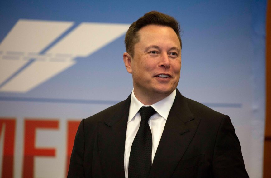 La Inspiradora Historia de Elon Musk como Emprendedor